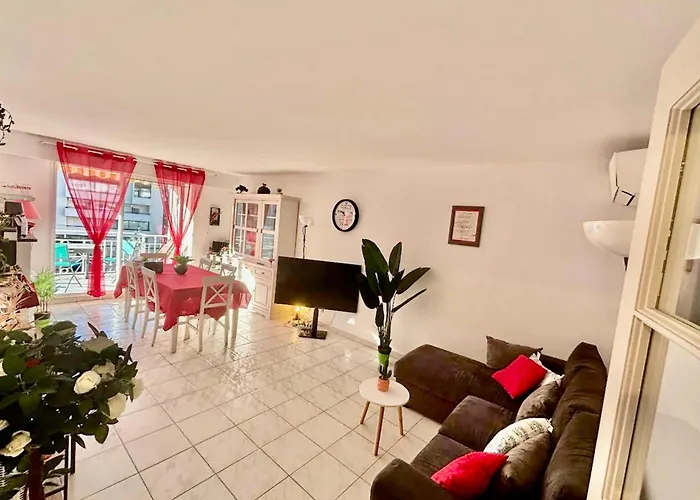 Апартаменти Beautiful 65 M Flat *