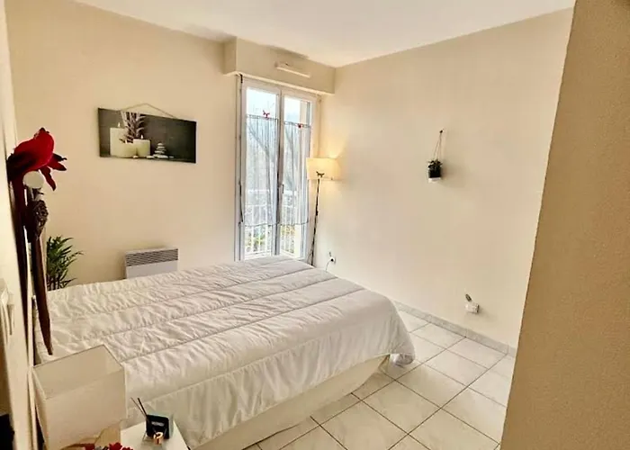 Апартаменти Beautiful 65 M Flat Сен-Рафаель