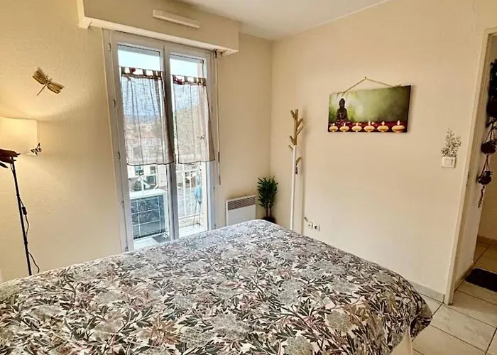 Beautiful 65 M Flat * Сен-Рафаель