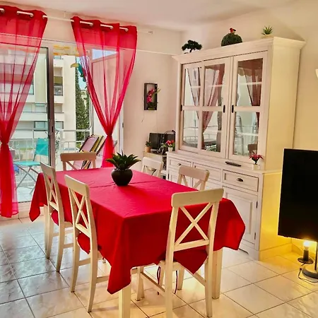 Beautiful 65 M Flat アパート Saint-Raphaël